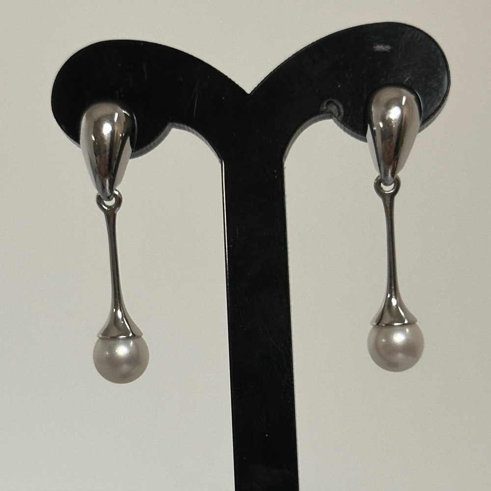 14k Gold Albert David Pearls & Gems Inc.. 
Earrings